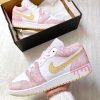Nike shoes | 300 AED