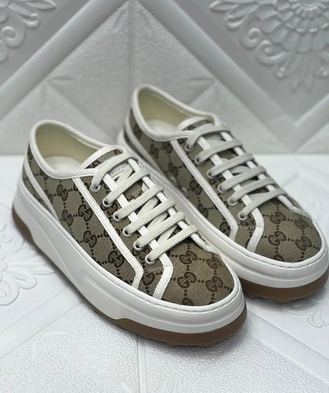 GUCCI Tennis Canvas Sneakers GUCCI Tennis Canvas Sneakers