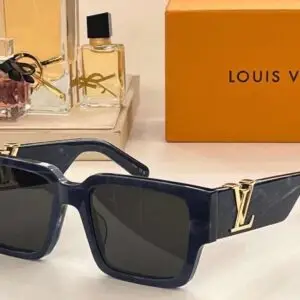 LOUSE VUITTON