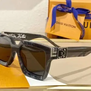 LOUSE VUITTON