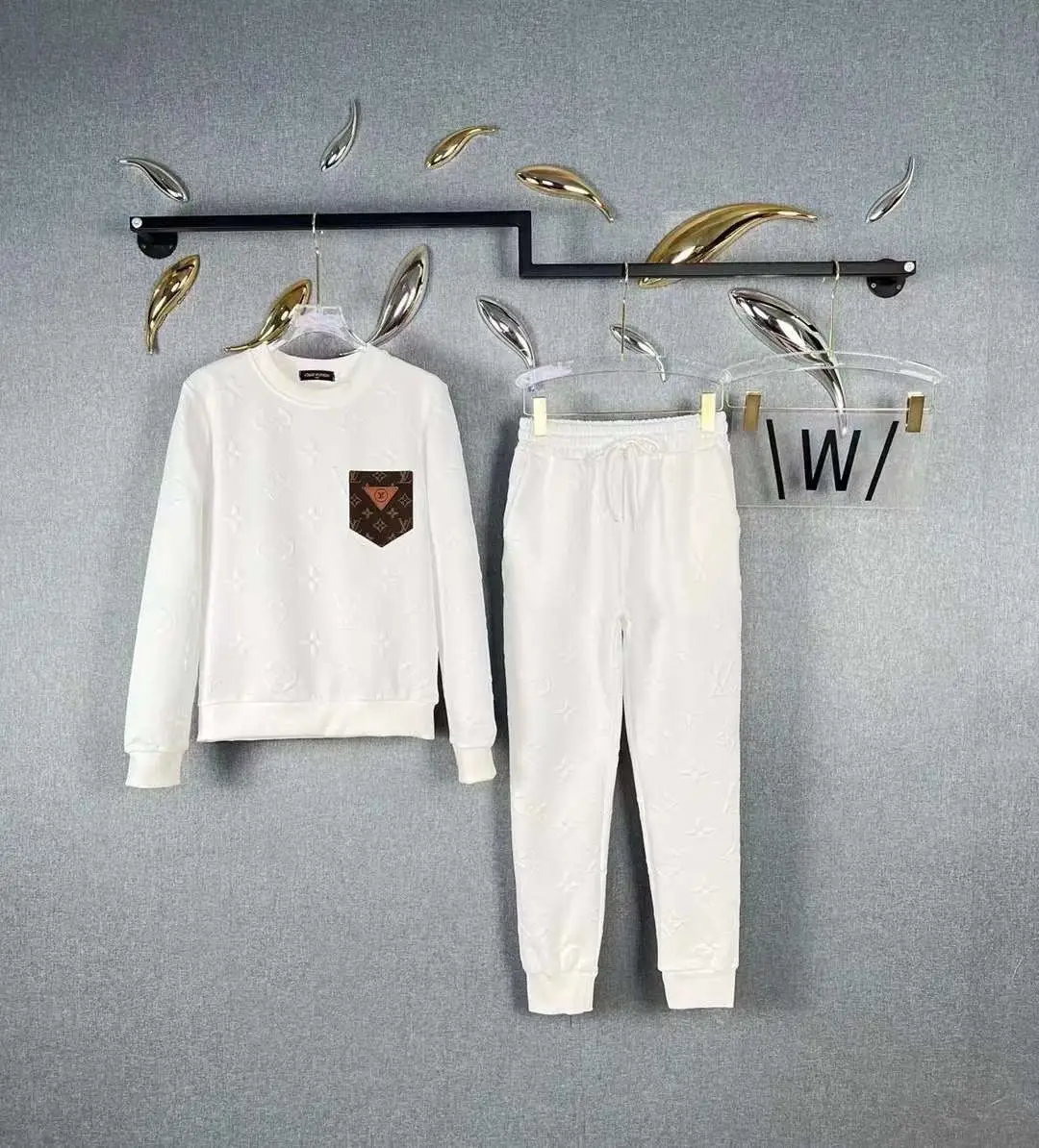 LOUIS VUITTON Women's Designer Two-Piece Sportswear Set LOUIS VUITTON Women's Designer Two-Piece Sportswear Set