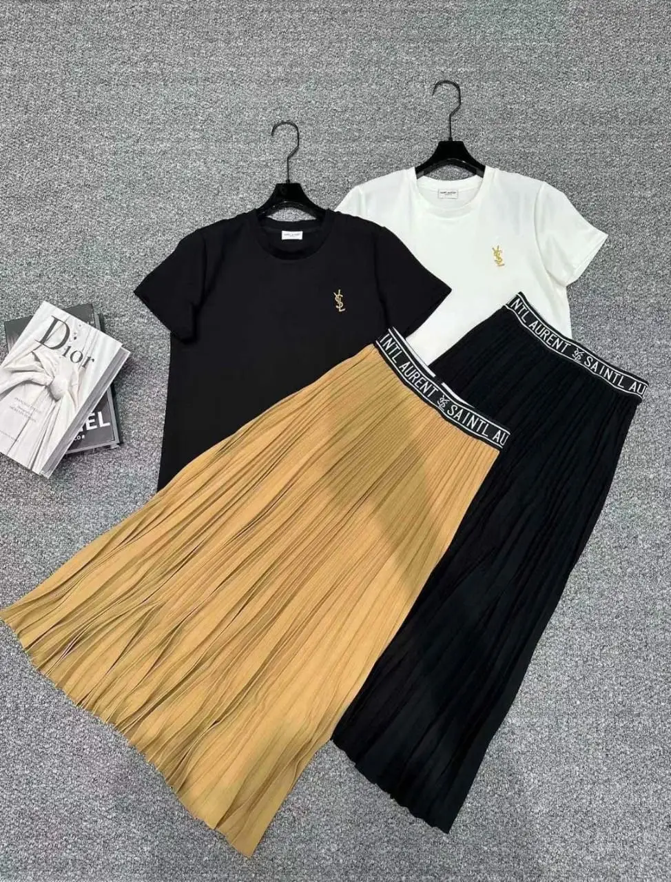 Dior Oblique T-Shirt & Pleated Skirt Set Dior Oblique T-Shirt & Pleated Skirt Set